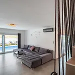 Luxury Noemi Willa