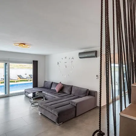 Luxury Noemi Villa