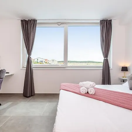 Luxury Noemi Villa *