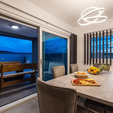 Luxury Noemi Ražanac