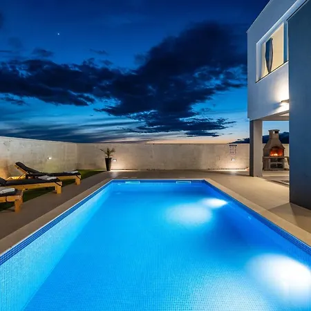 Luxury Noemi Villa