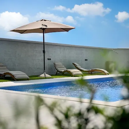 Luxury Noemi Villa *