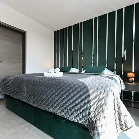 Luxury Noemi *