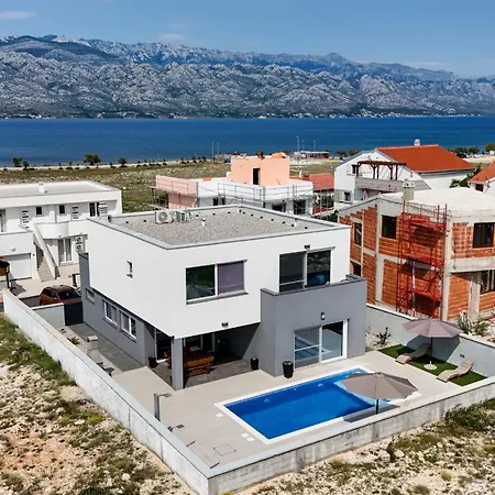Luxury Noemi Villa