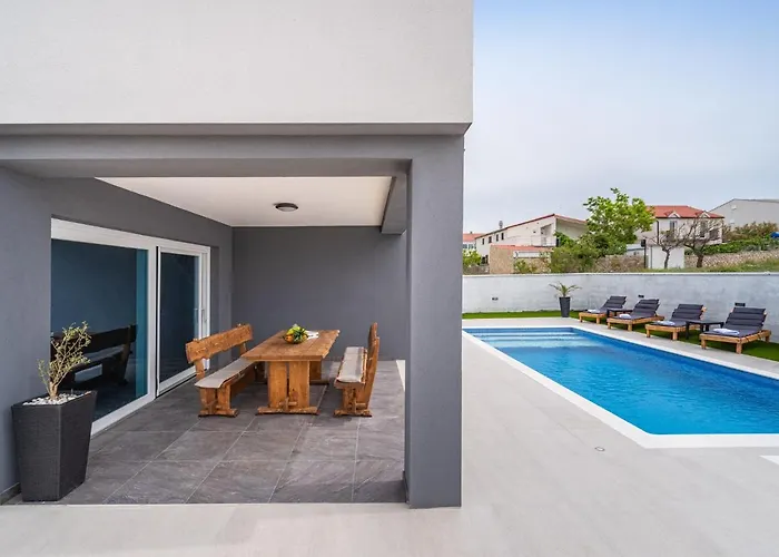 Luxury Noemi Villa *