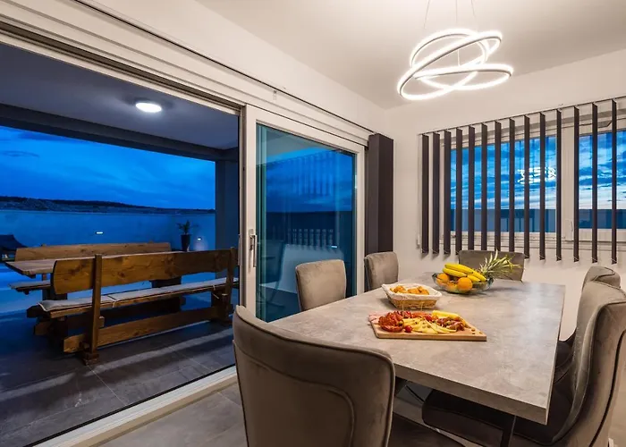 Luxury Noemi Ražanac