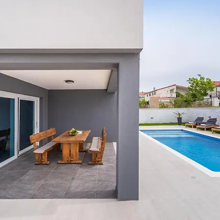 Luxury Noemi Villa *