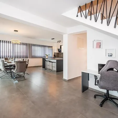 Luxury Noemi Villa