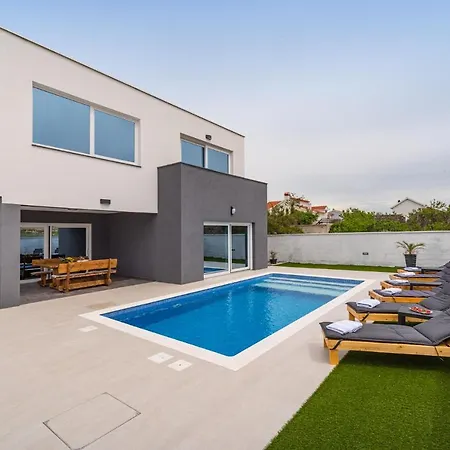 Luxury Noemi Villa