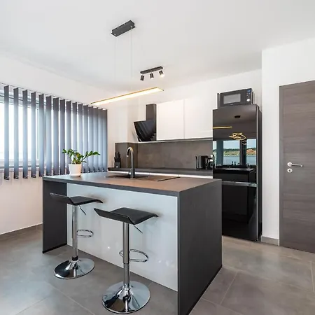 Luxury Noemi Villa *