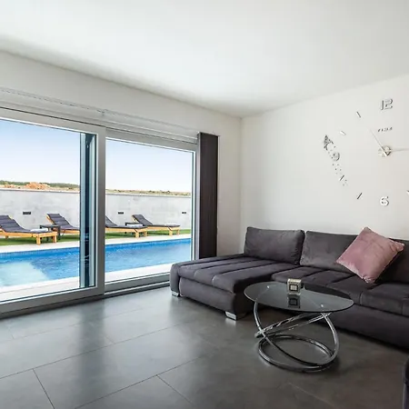 Luxury Noemi Villa Ražanac