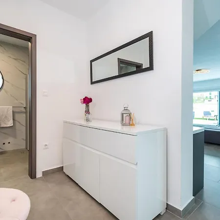 Luxury Noemi Villa