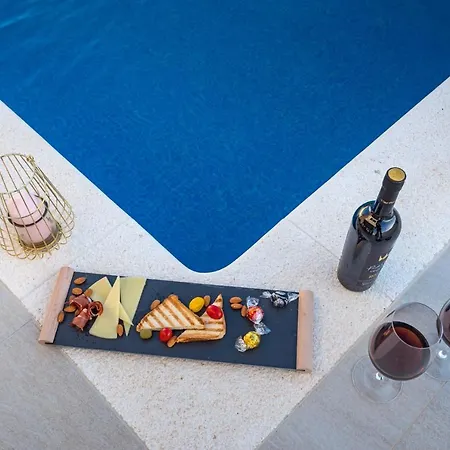 Luxury Noemi Villa