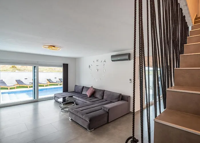 Luxury Noemi Villa