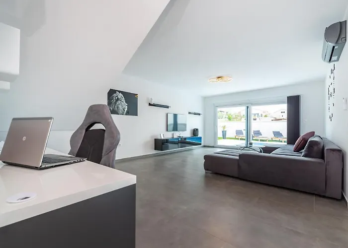 Luxury Noemi Villa