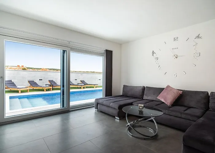 Luxury Noemi Villa Ražanac
