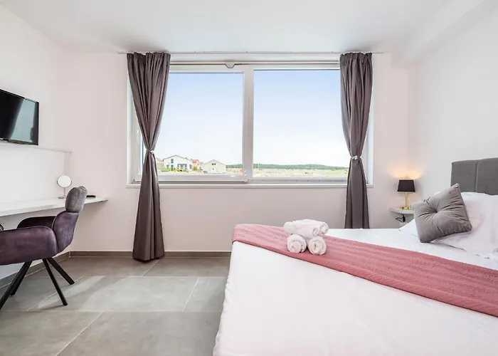 Luxury Noemi Villa *