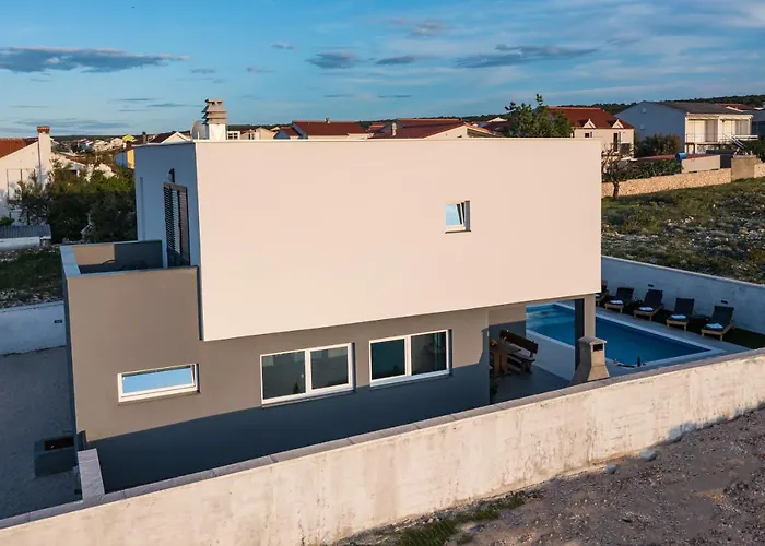 Luxury Noemi Ražanac