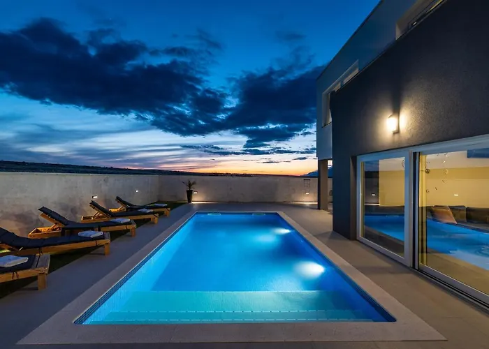 Luxury Noemi Villa *