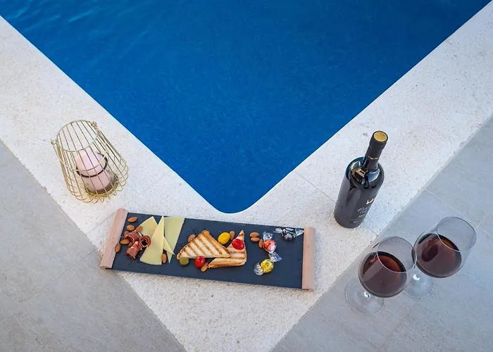 Luxury Noemi Villa
